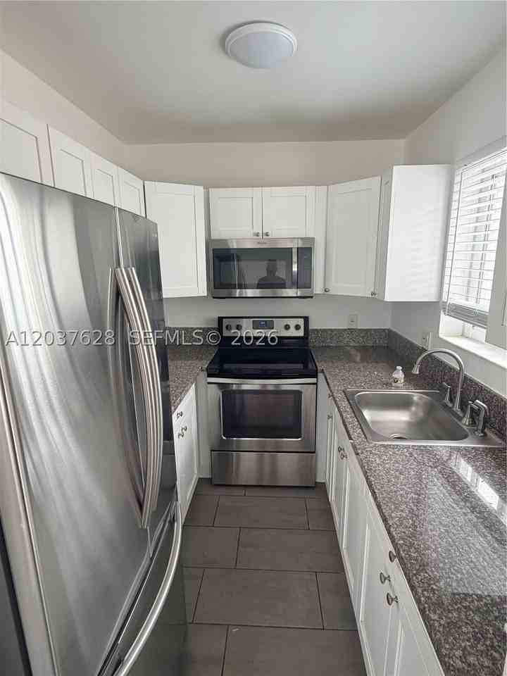 1315 N 22nd Ave #A2 - Photo 4 of 11
