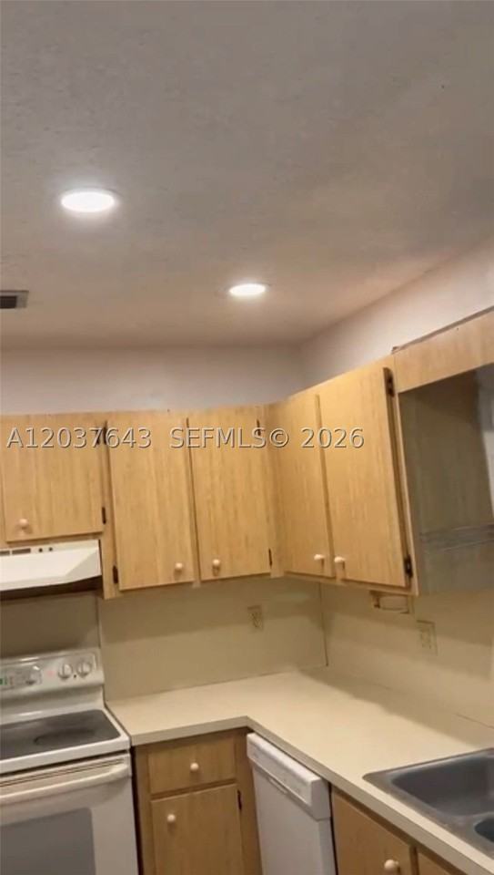 792 Lantern Tree Ln #792 - Photo 3 of 8