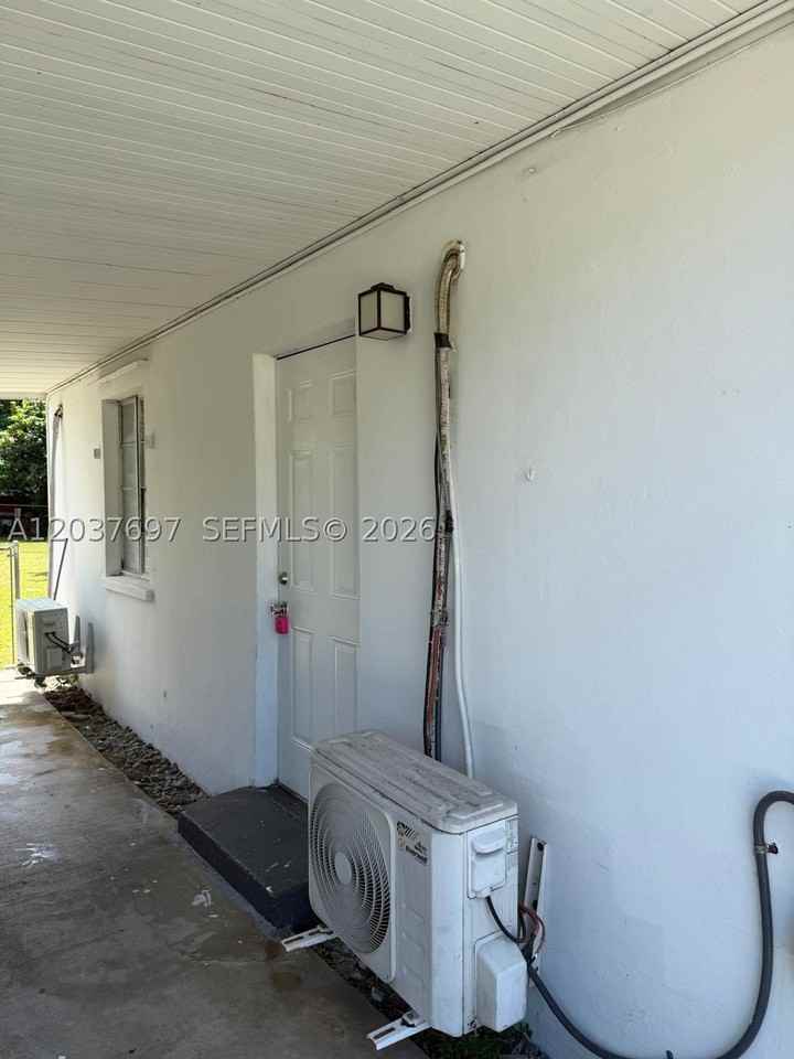 1324 N 58th Ave #1 - Photo 6 of 8