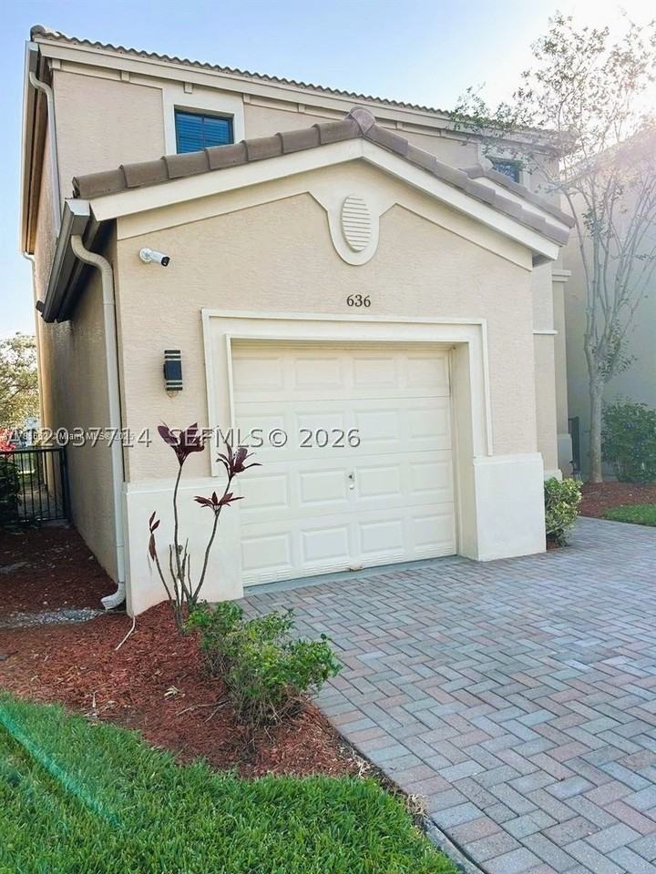 636 Ne 193rd St #636 - Photo 2 of 24