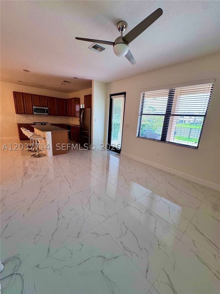 636 Ne 193rd St #636 - Photo 7 of 24