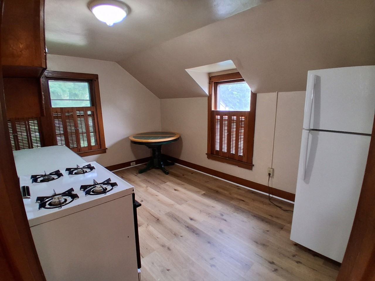 205 E Phoenix Ave #1 - Photo 3 of 27