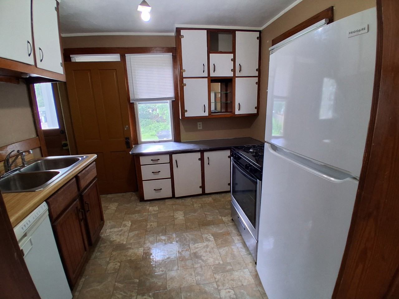 205 E Phoenix Ave #1 - Photo 2 of 27