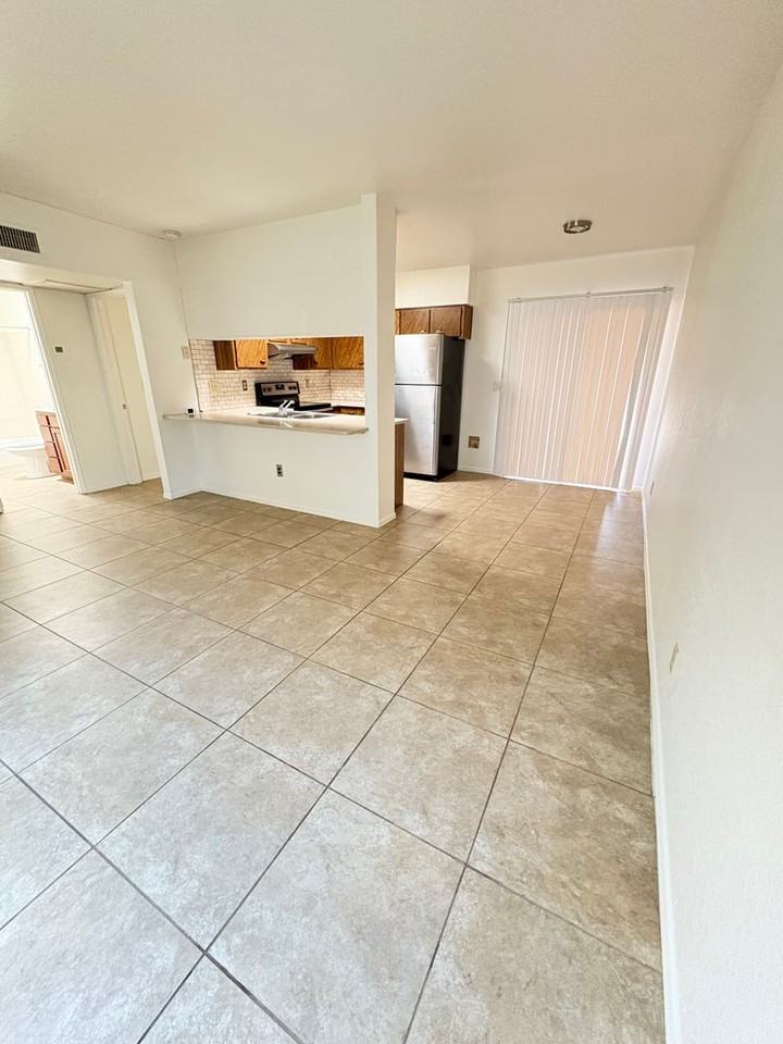 8838 E Arbor St - Photo 4 of 18
