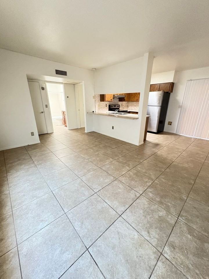 8838 E Arbor St - Photo 5 of 18