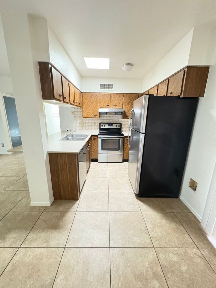 8838 E Arbor St - Photo 6 of 18