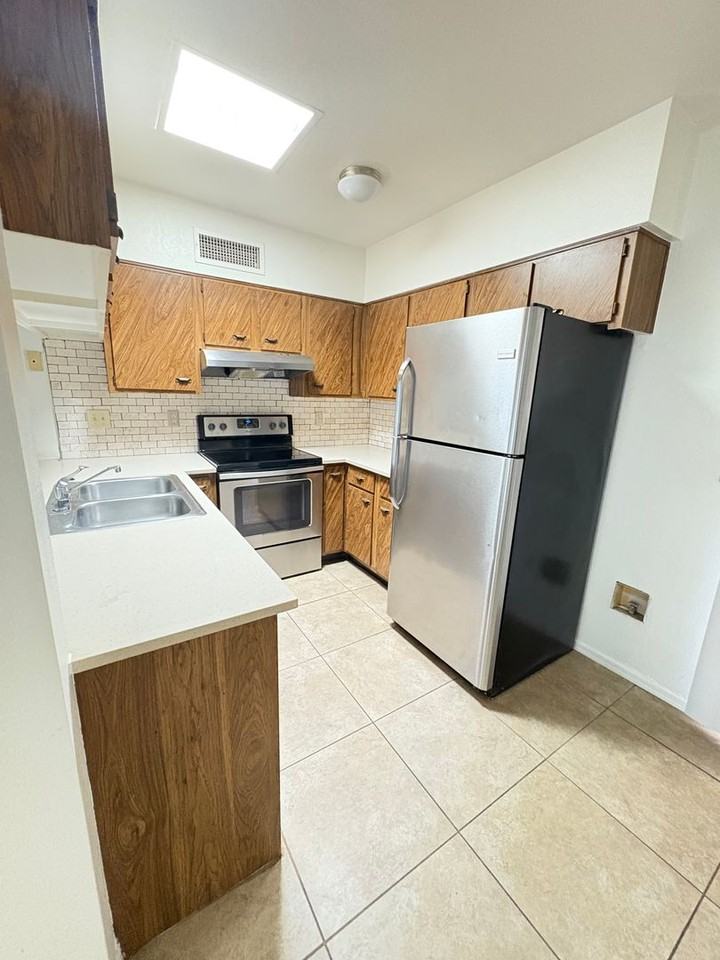 8838 E Arbor St - Photo 7 of 18