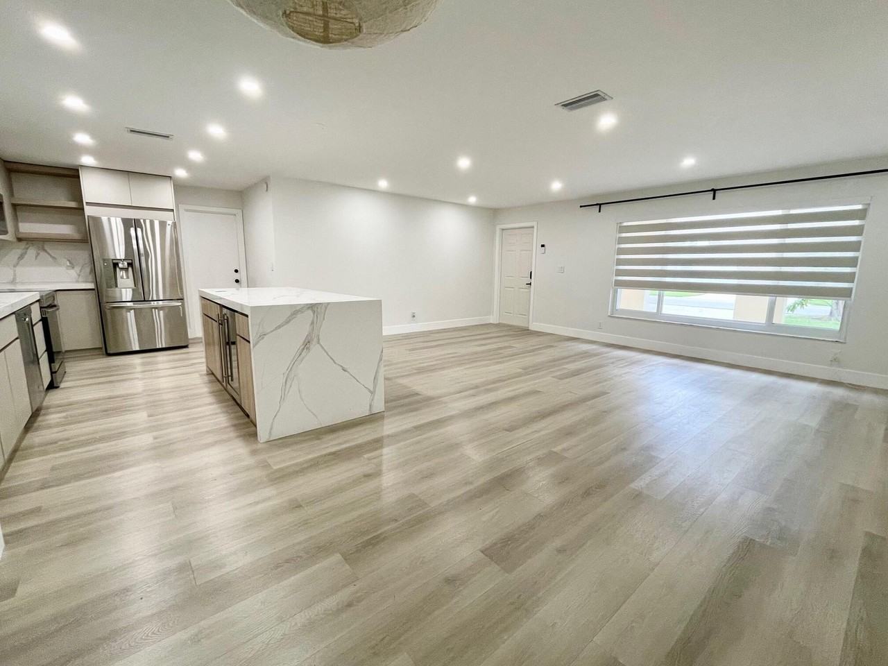 8205 Nw 106th Ave - Photo 5 of 22
