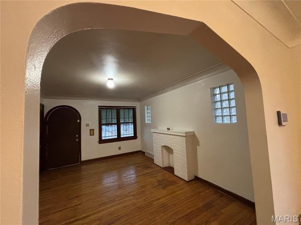 5916 Alpha Ave - Photo 3 of 13