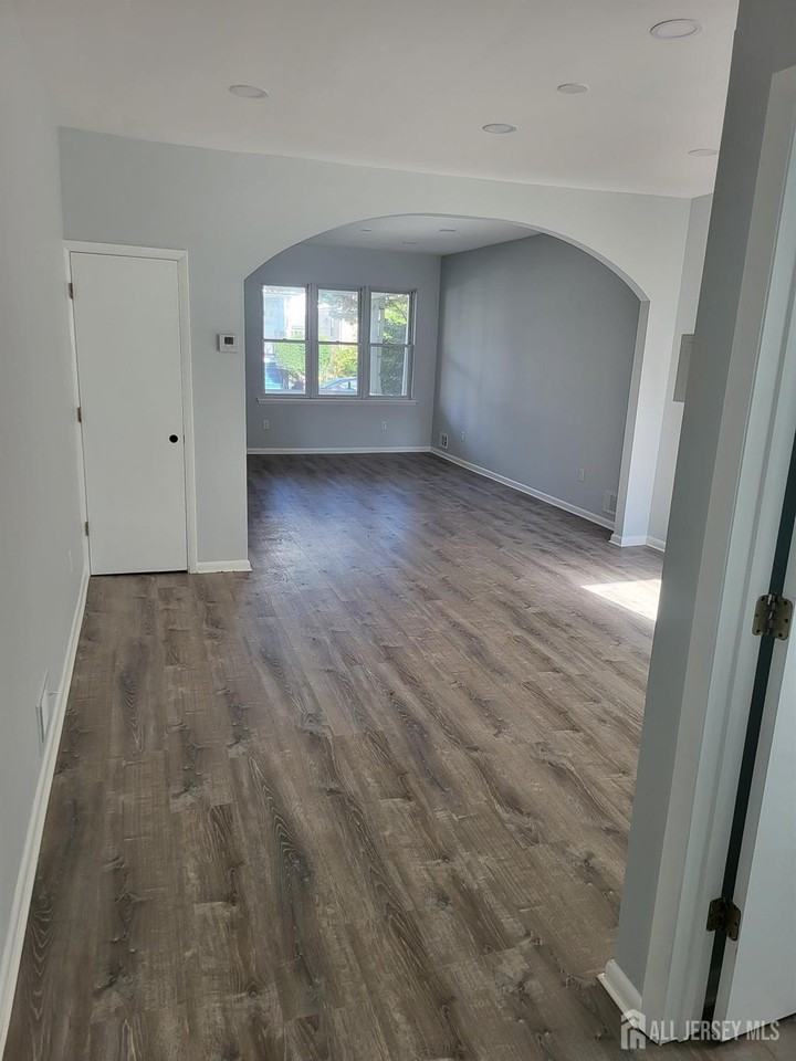 54 State St - Photo 2 of 20