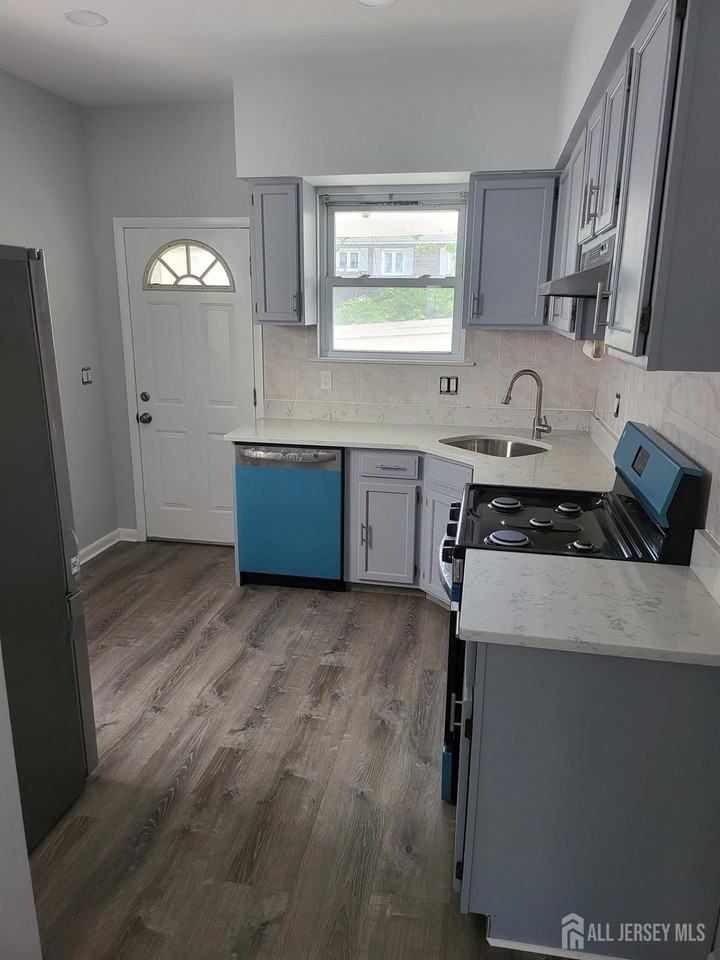 54 State St - Photo 4 of 20