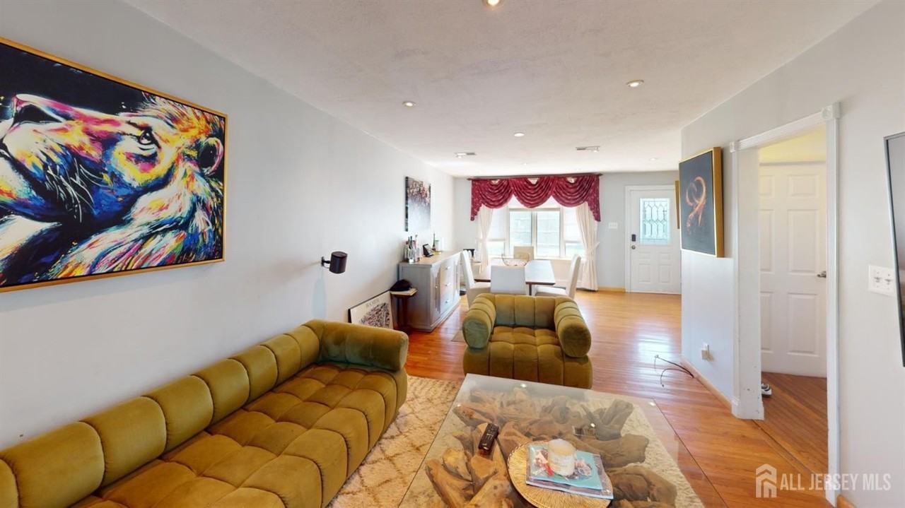 22 Wilson Ave - Photo 4 of 43
