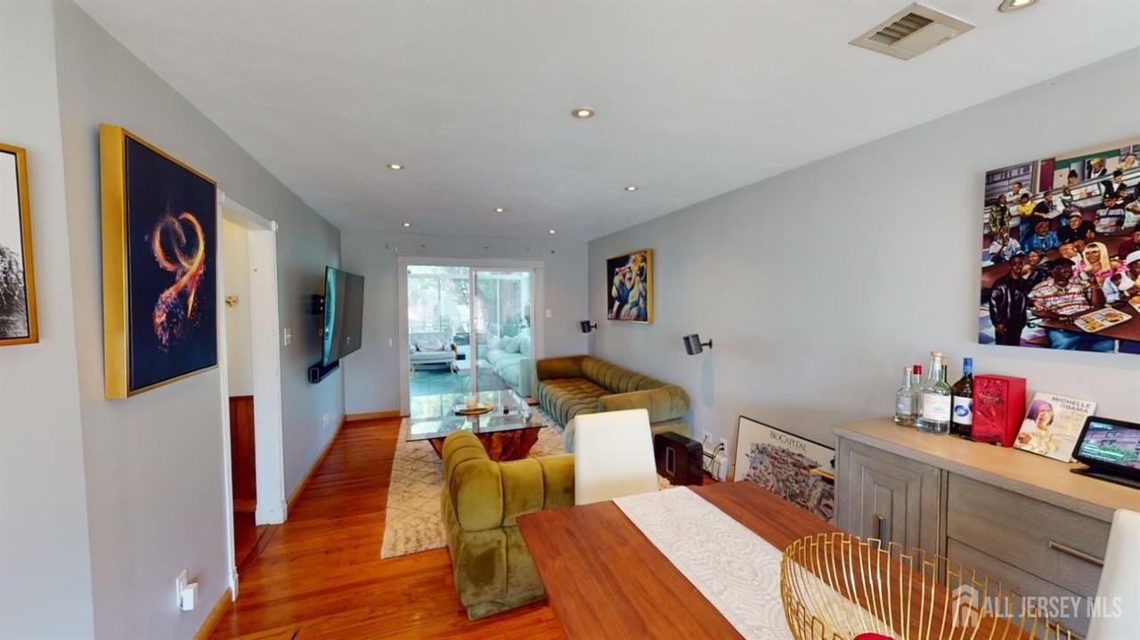 22 Wilson Ave - Photo 6 of 43
