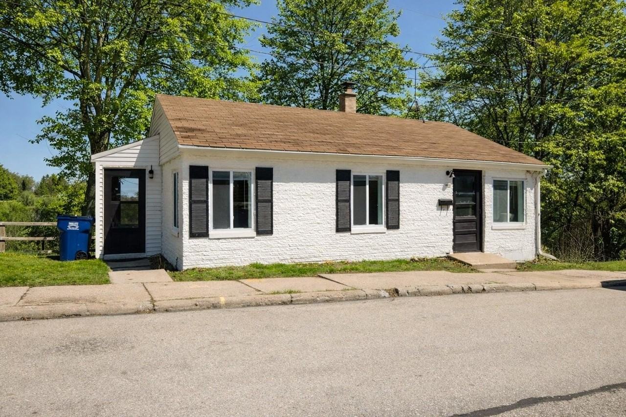 446 N Powers St - Photo 2 of 22
