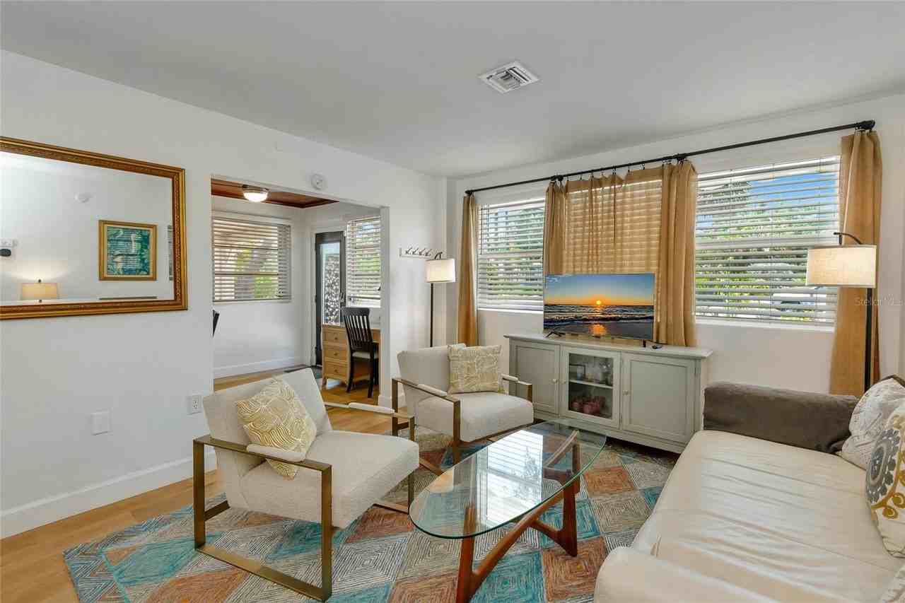 1034 22nd St - Photo 7 of 50