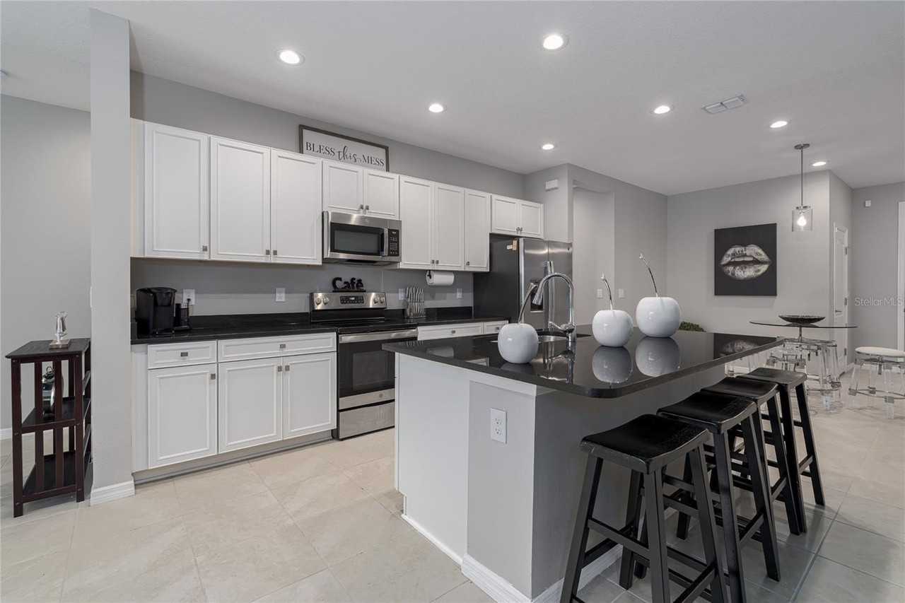 8518 Canyon Creek Trl - Photo 6 of 33