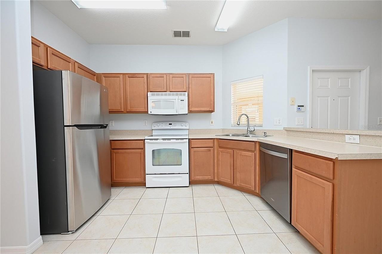 4219 Winding Vine Dr - Photo 5 of 50