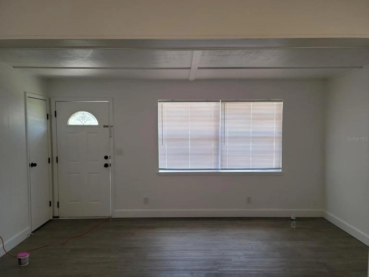 909 W Circle St - Photo 2 of 7