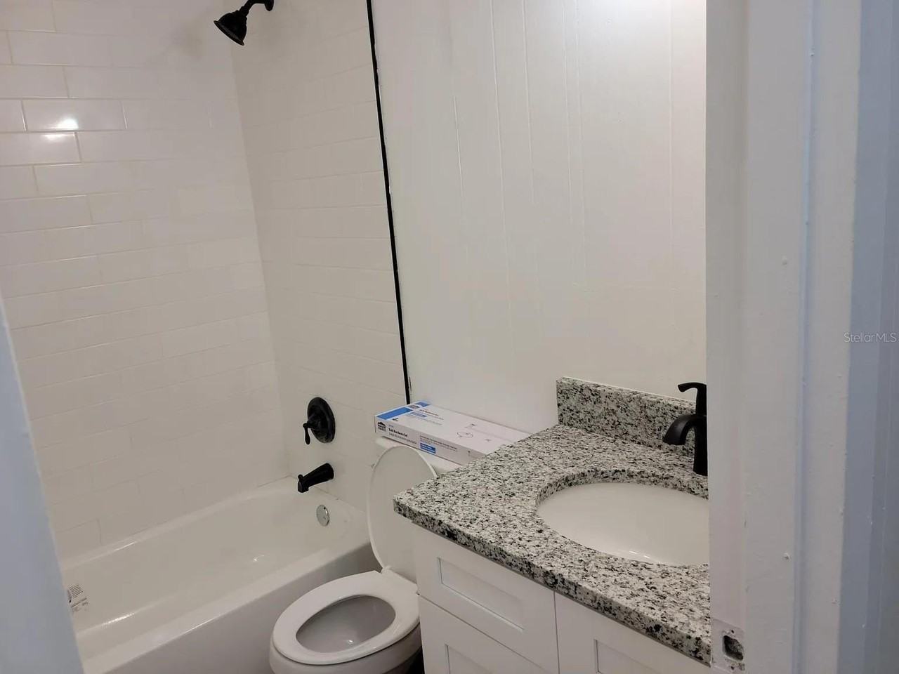 909 W Circle St - Photo 3 of 7