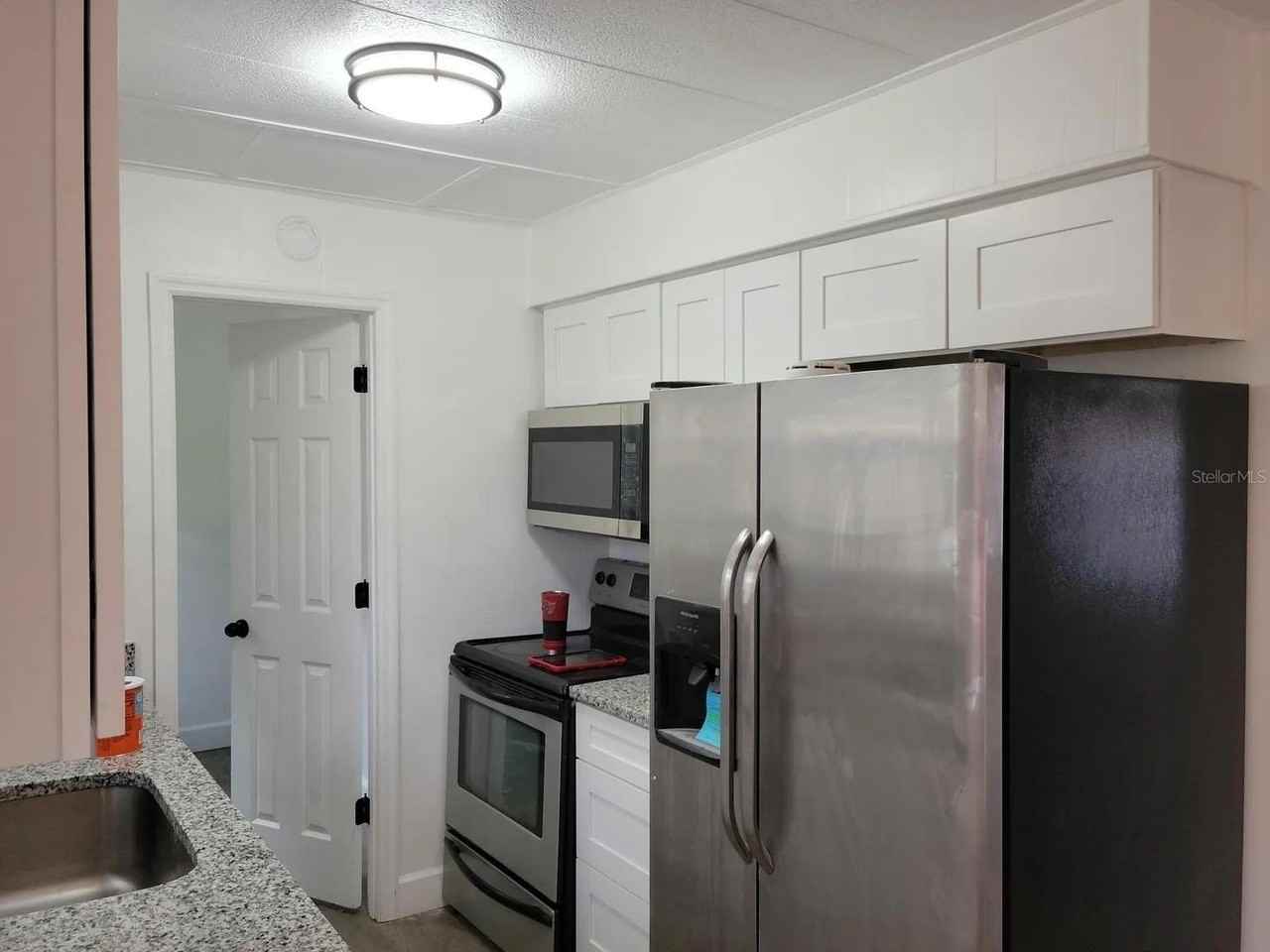 909 W Circle St - Photo 5 of 7