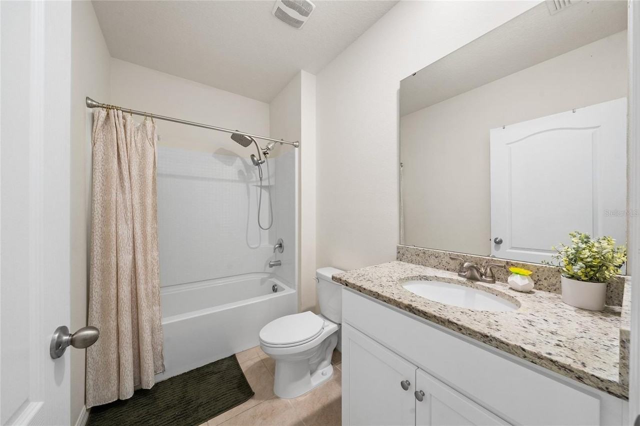 687 Griffon Ave - Photo 6 of 35