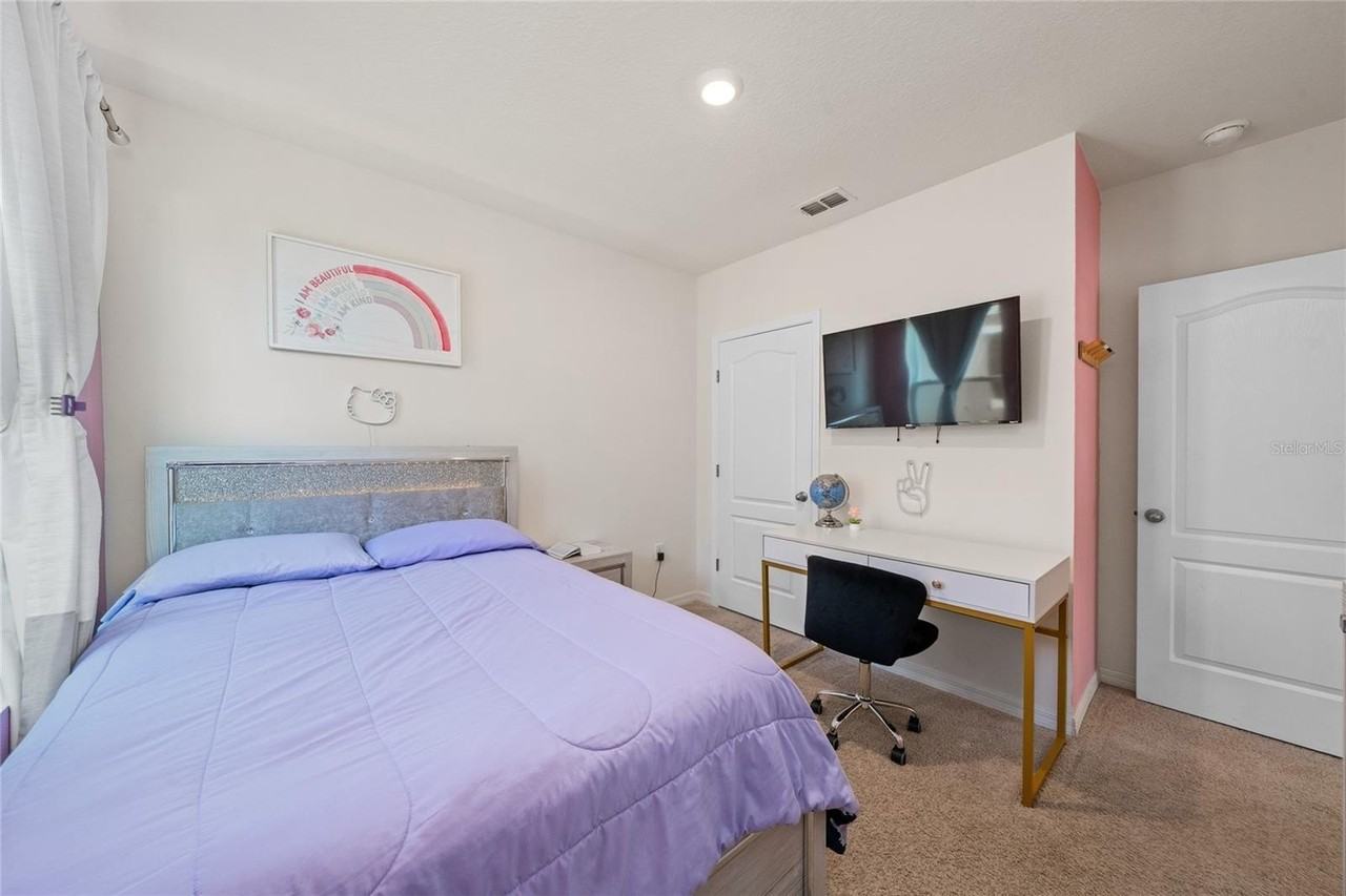 687 Griffon Ave - Photo 7 of 35