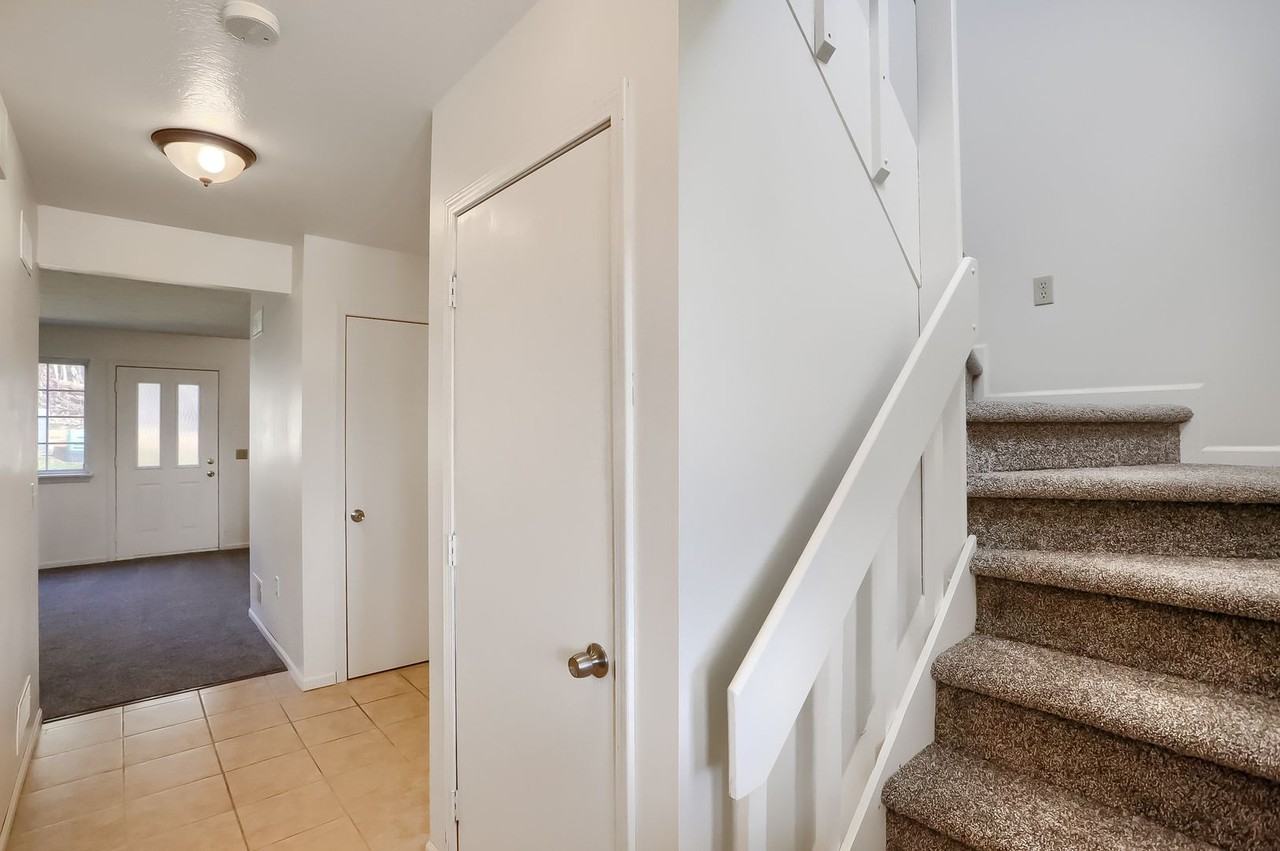 402 Kittery Ridge Dr - Photo 4 of 20