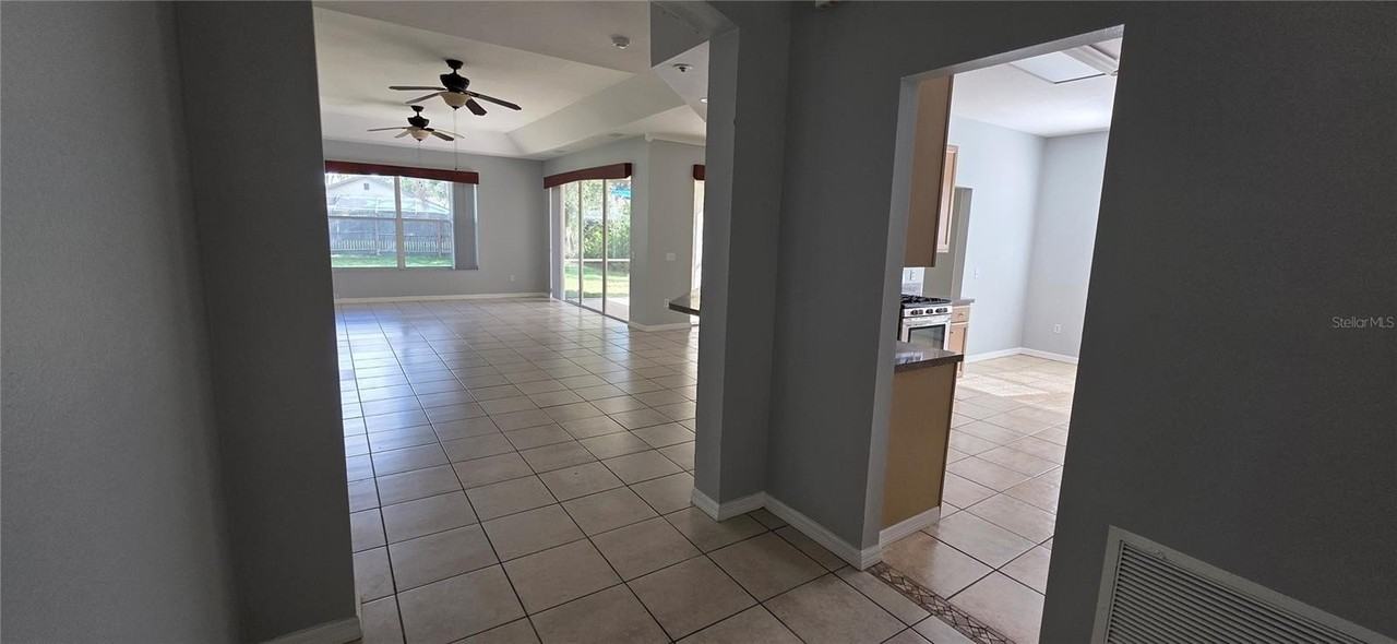 1305 Lakehurst Way - Photo 3 of 31