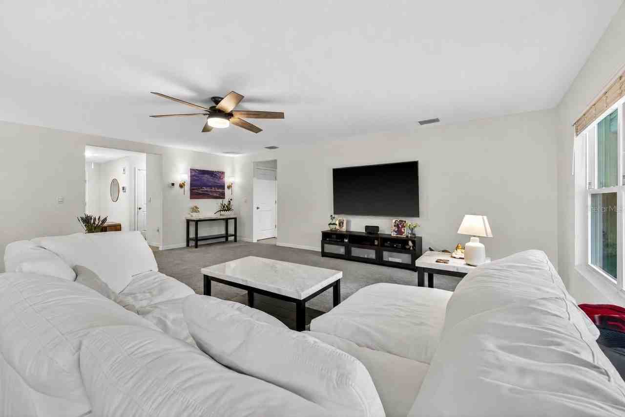 5442 Diantha Way - Photo 4 of 29