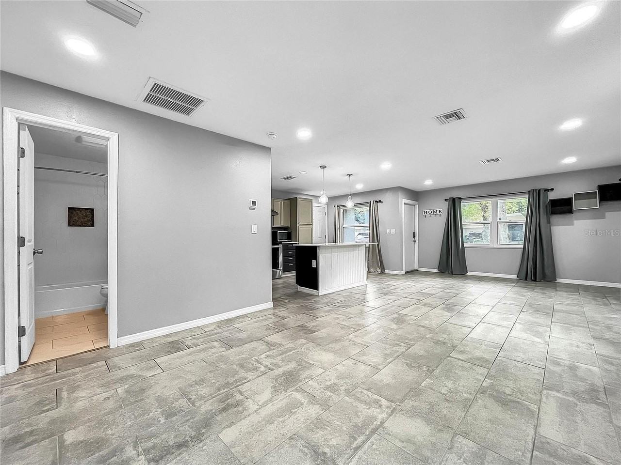 6809 S Himes Ave - Photo 5 of 22
