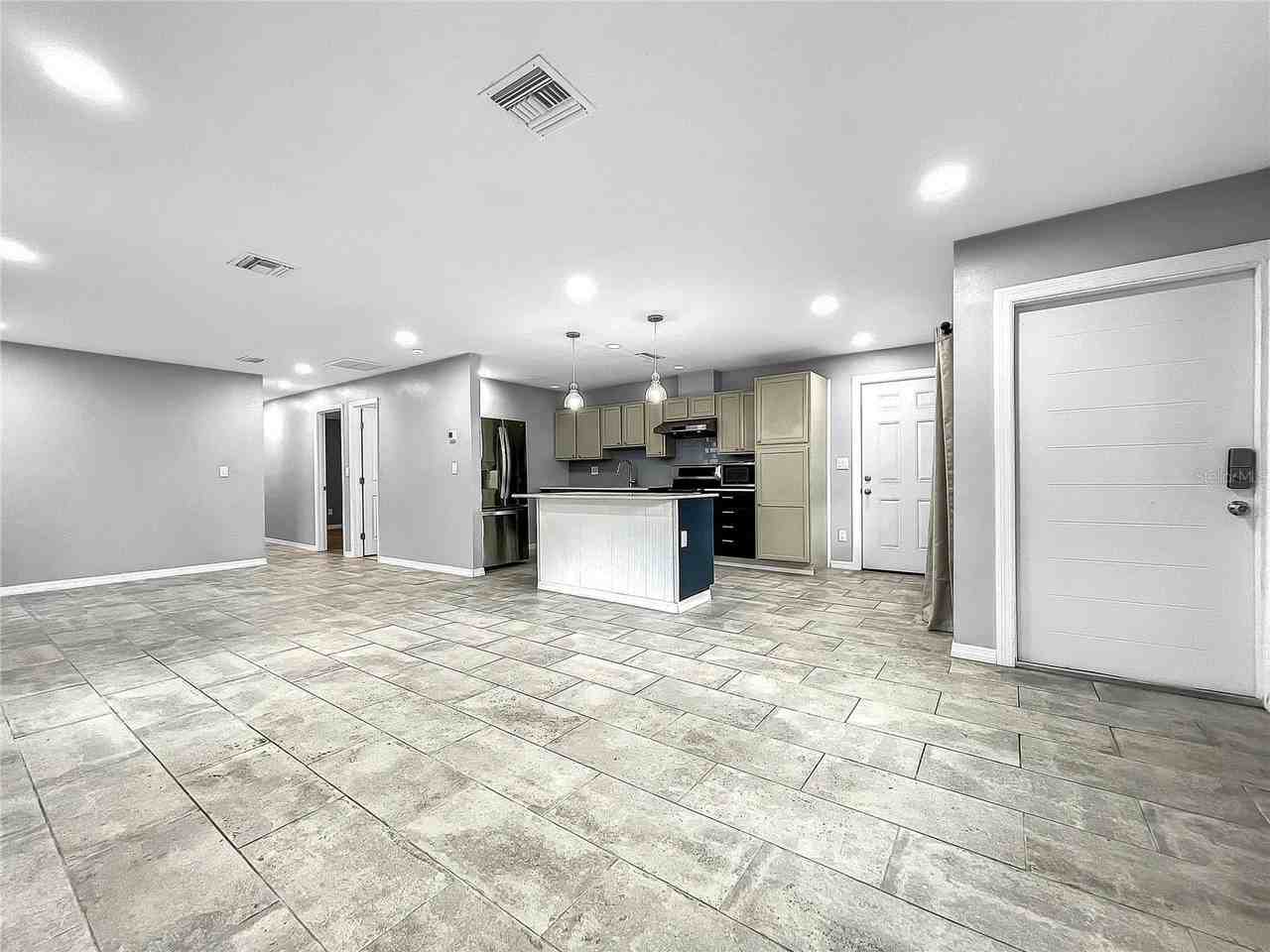 6809 S Himes Ave - Photo 6 of 22