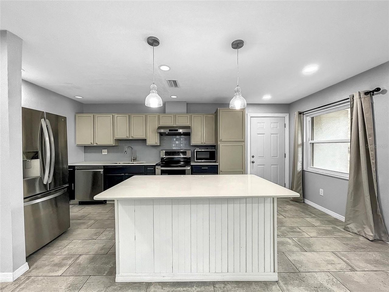 6809 S Himes Ave - Photo 7 of 22