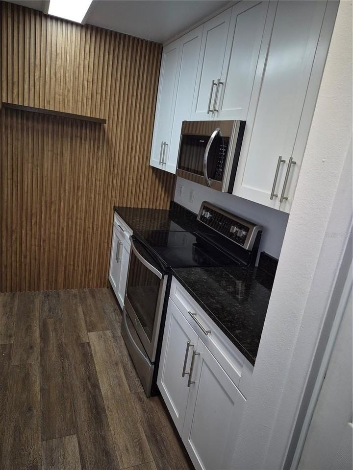 7709 W Hanna Ave #A - Photo 4 of 33