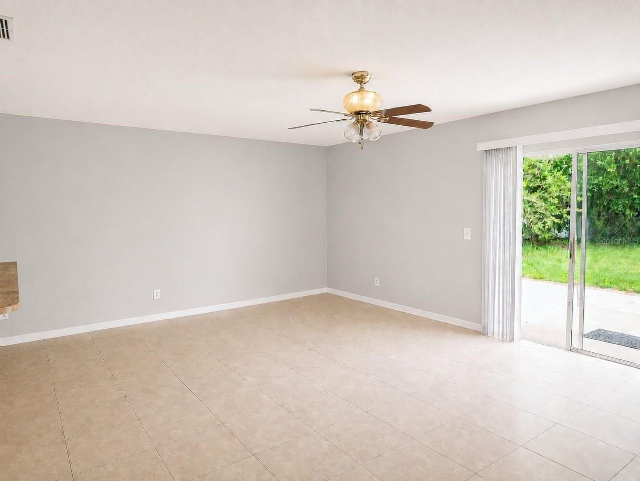 16518 Silverhill Dr - Photo 5 of 14