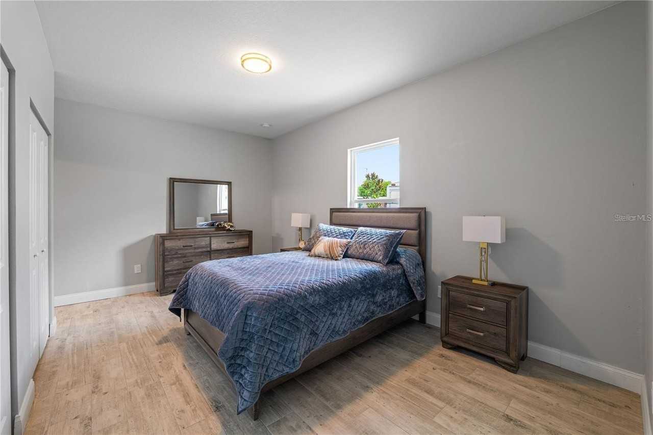 2617 W Saint Joseph St #2 - Photo 7 of 15