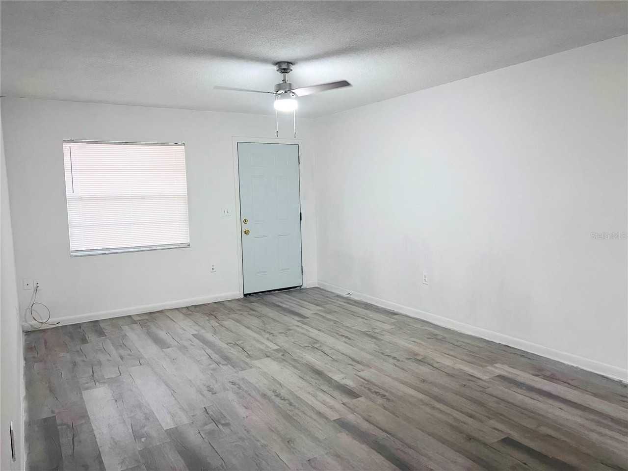 468 Oregon Ave - Photo 3 of 12