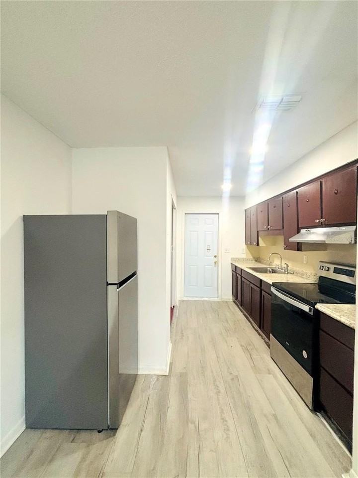 468 Oregon Ave - Photo 4 of 12