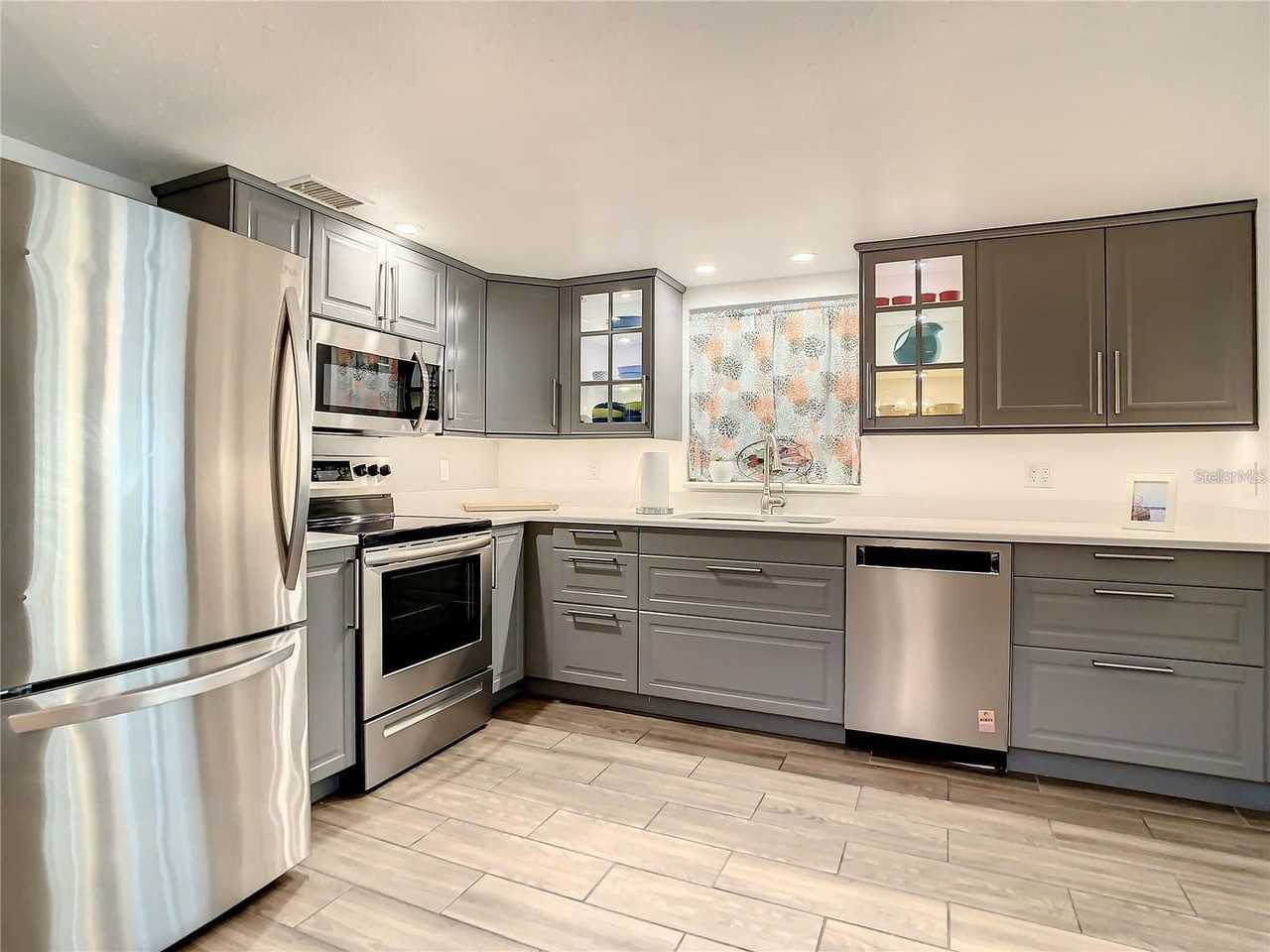 4780 Cove Cir #101 - Photo 6 of 18