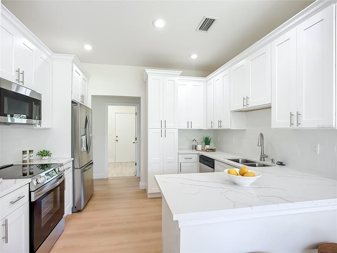 2960 Sandringham Pl - Photo 7 of 45