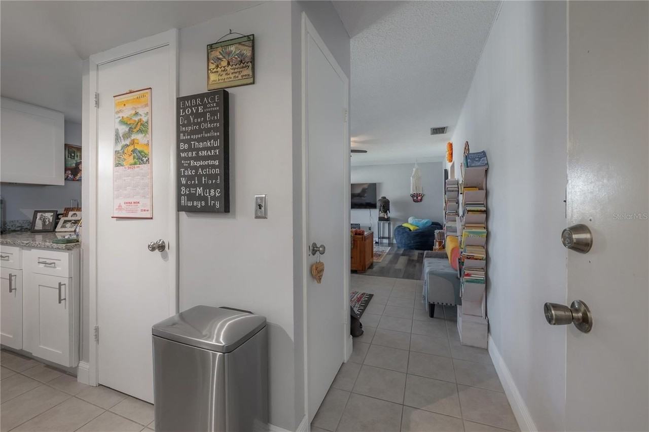 8812 Bay Pointe Dr #D202 - Photo 5 of 28