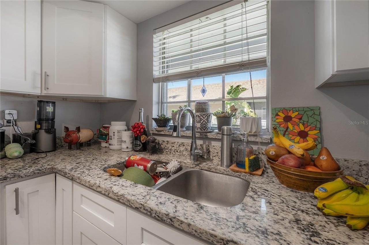 8812 Bay Pointe Dr #D202 - Photo 6 of 28