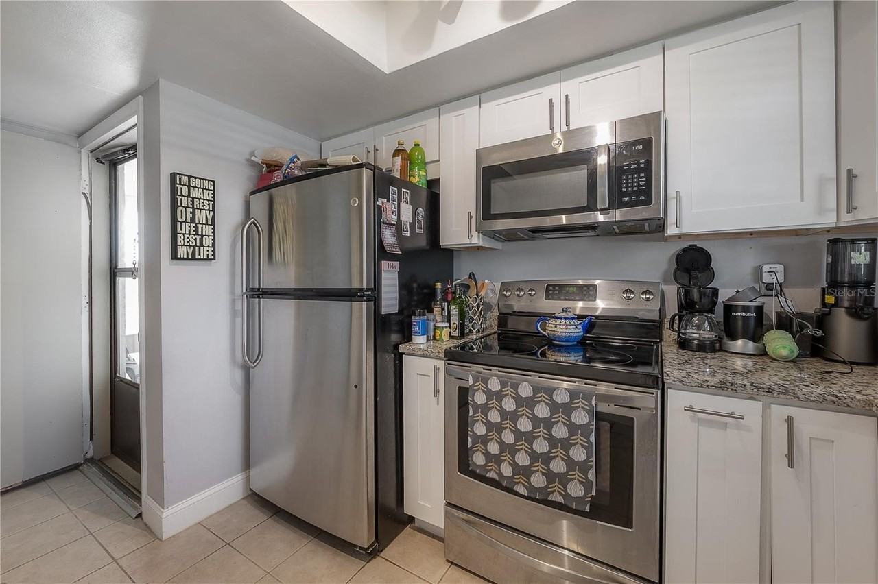 8812 Bay Pointe Dr #D202 - Photo 7 of 28