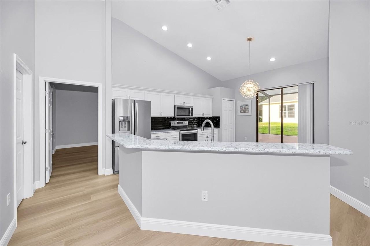 6240 Fairskies Dr - Photo 5 of 23