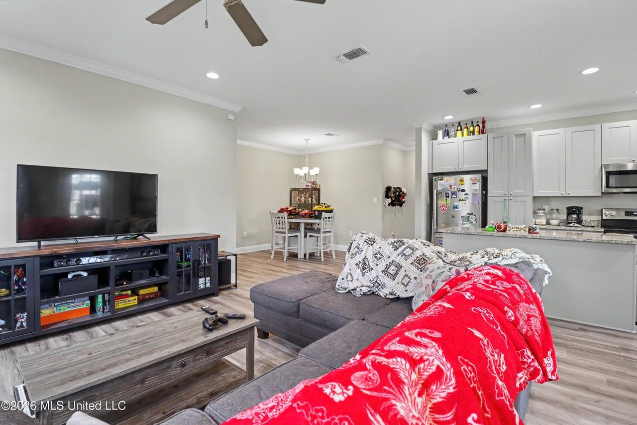 18329 Tiffany Renee Dr - Photo 3 of 19
