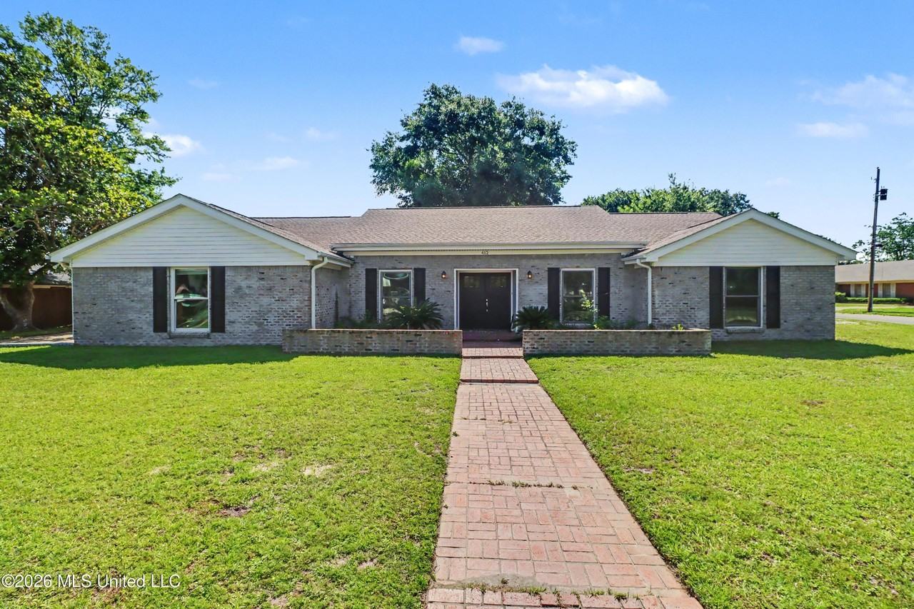 412 Woodland Park Dr