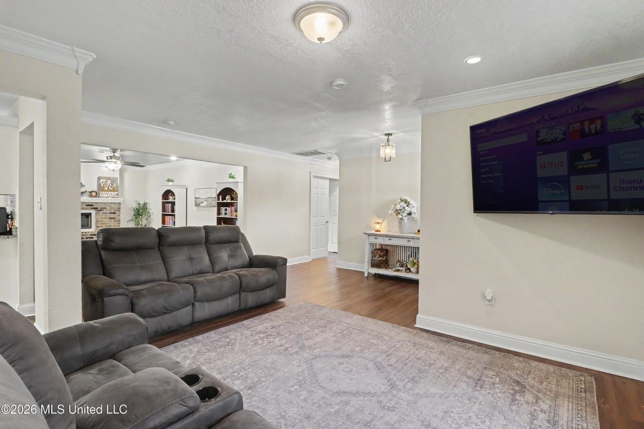 412 Woodland Park Dr - Photo 5 of 25