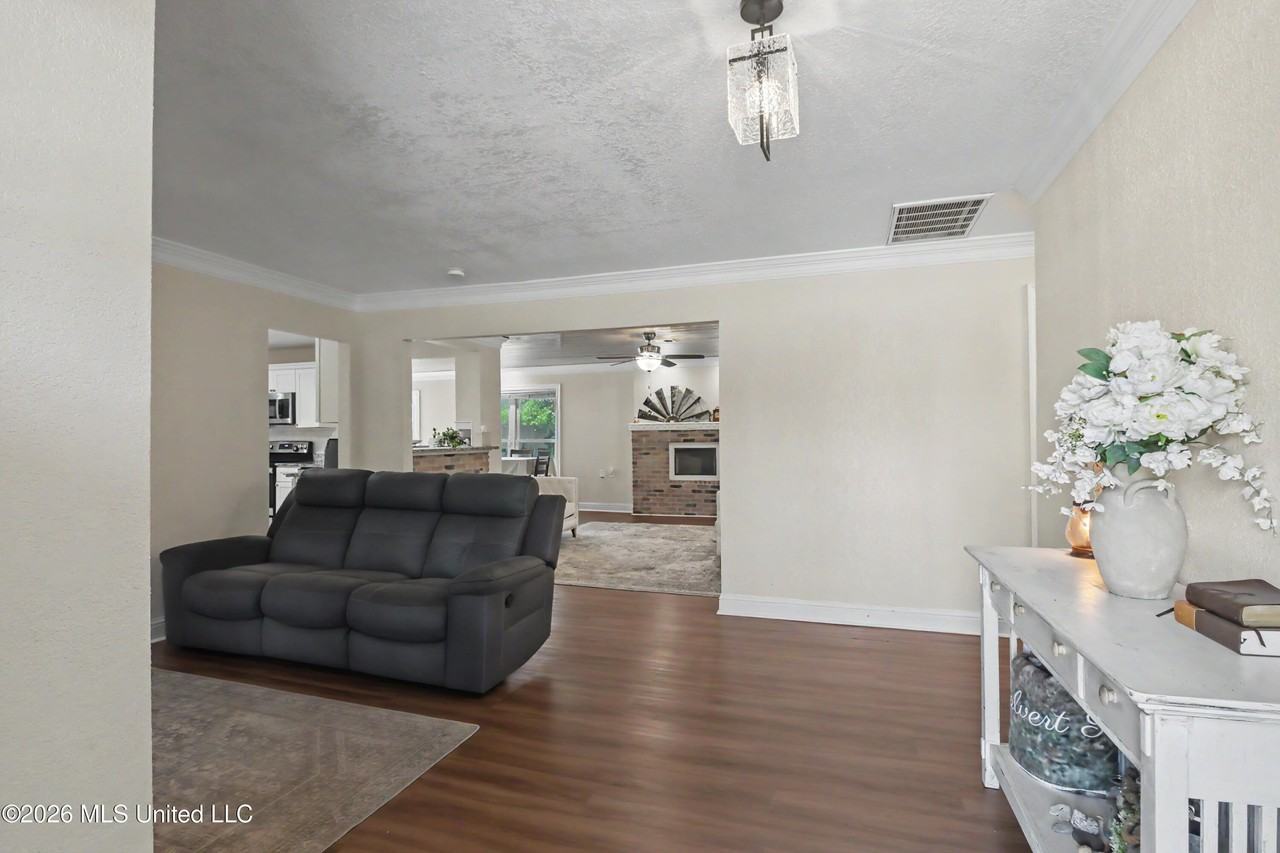 412 Woodland Park Dr - Photo 6 of 25
