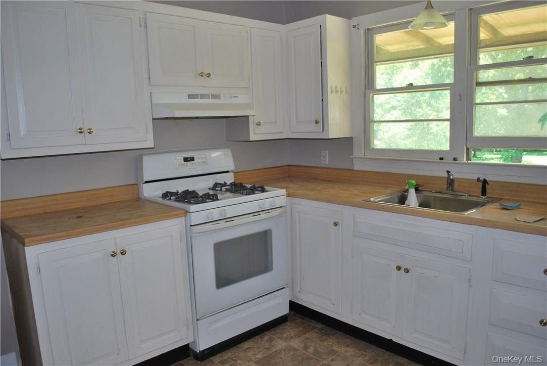 249 Pine Island Tpke Apt B - Photo 6 of 11