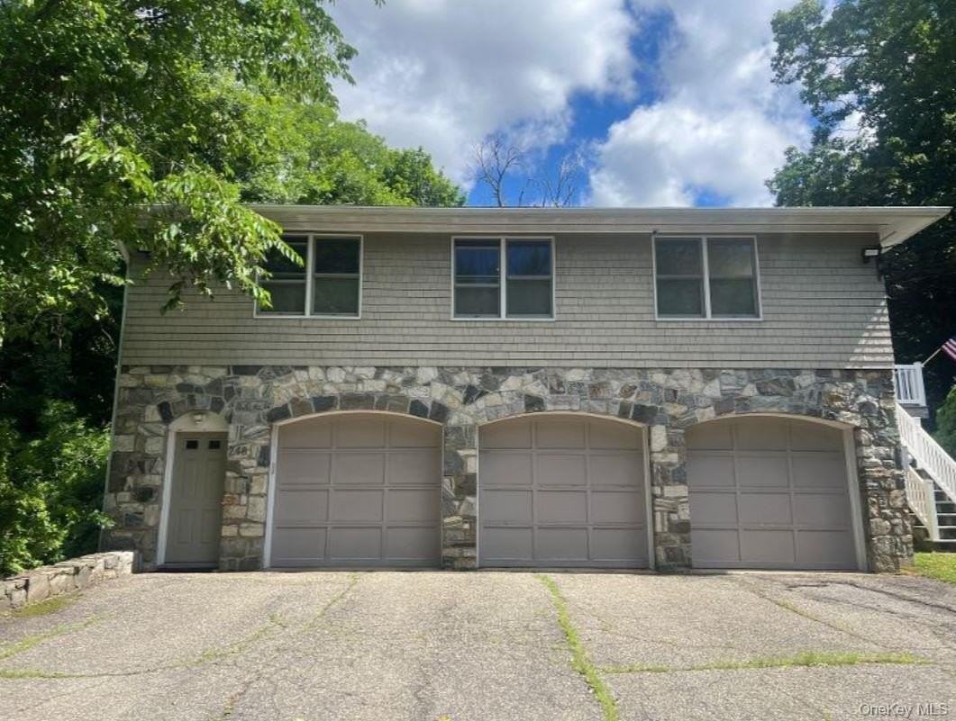 248 W Lake Blvd