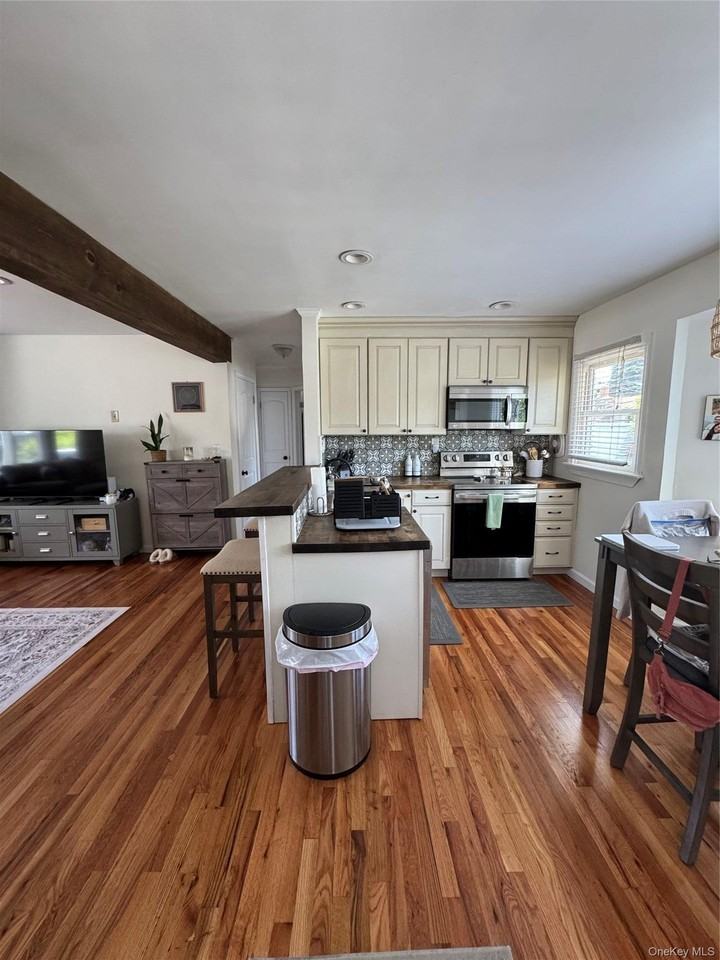 338 Carnation Rd - Photo 2 of 18